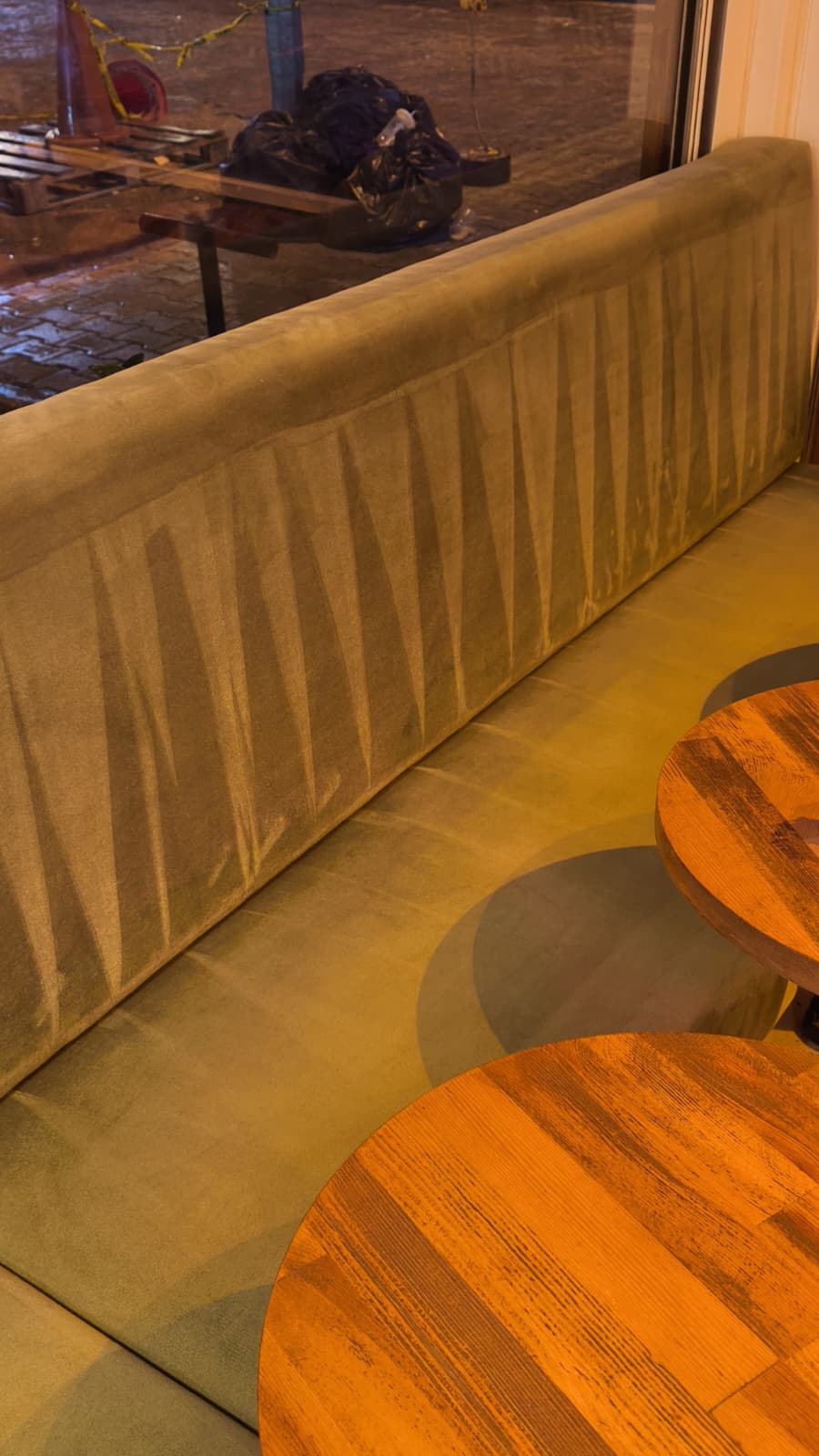 Cafe oturma alanı koltuk temizliği